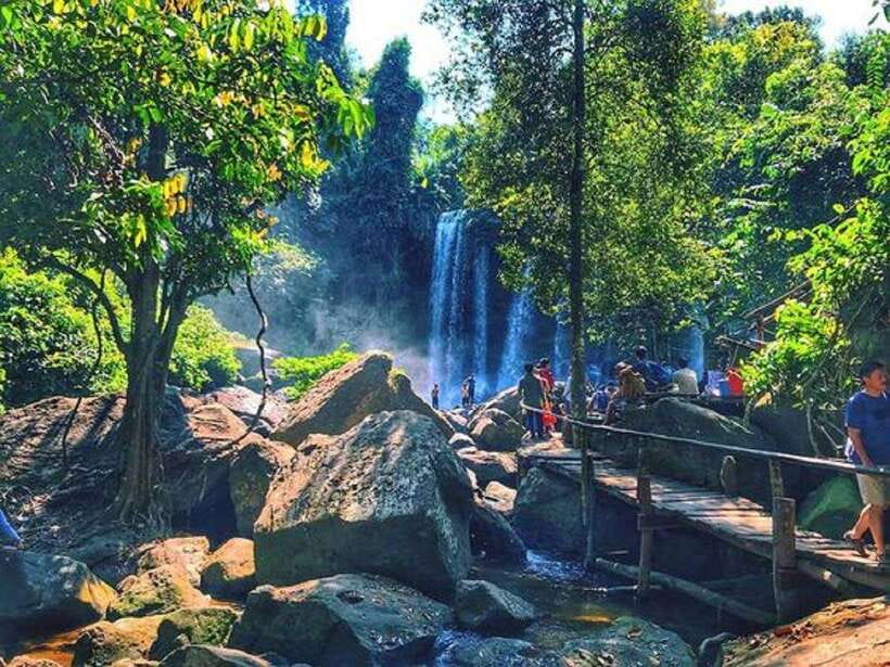 Siem Reap: Kulen Waterfall by Private Tour - Reading the river at the 1000 Lingas