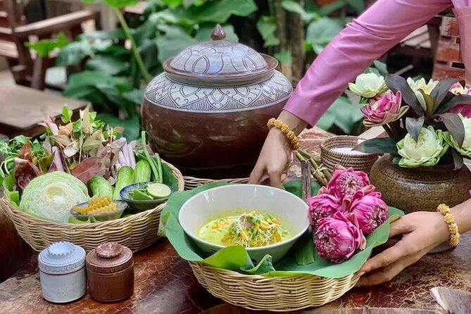Siem Reap: Local Street Food Experience by Tuk-Tuk - A 5:30 p.m. pickup and an easy first ride
