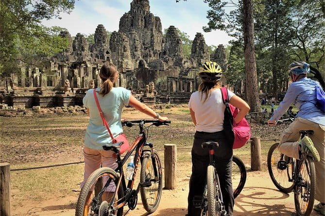 Siem Reap: Morning Bike Tours with Local Market & Lunch - Home-style lunch with Khmer flavors