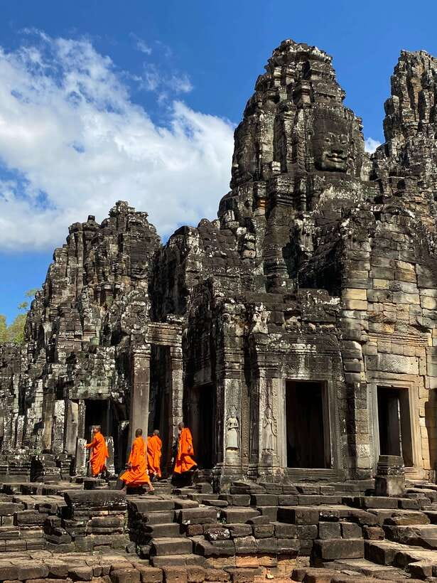 Siem Reap: Personalized Angkor Wat Sunrise/Set by TukTuk/Car - Angkor Thom through gates and royal buildings