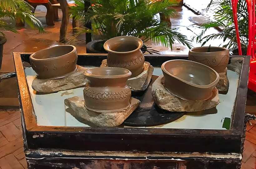Siem Reap : Pottery Classes with Transfer round trip - The quiet studio, refreshments, and friendly dogs