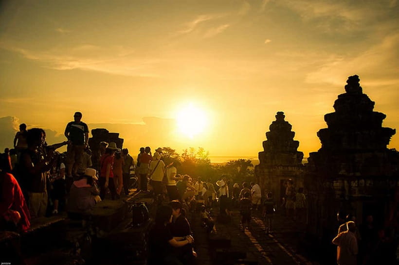 Siem Reap: Private Angkor Wat & Bakheng Mountain Sunset Tour - Why this half-day tour works well