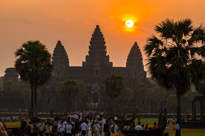 Siem Reap: Private Angkor Wat Sunrise & Tour Around Angkor Park - Angkor Thom and Bayon: the final capital of the Khmer Empire
