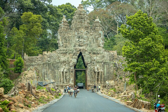 Siem Reap: Private Angkor Wat Sunrise & Tour Around Angkor Park - Banteay Kdei and Srah Srang: a quieter middle section