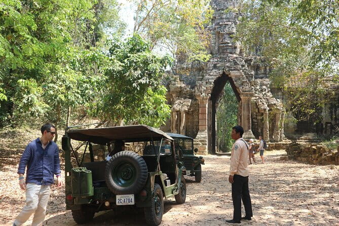 Siem Reap: Private Custom Angkor Wat Tour with Local Guide - Key points about this private Angkor tour