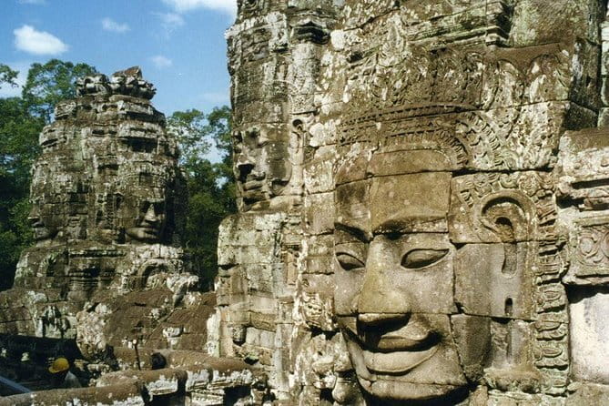 Siem Reap: Private Custom Angkor Wat Tour with Local Guide - Why a private tuk-tuk tour works well at Angkor