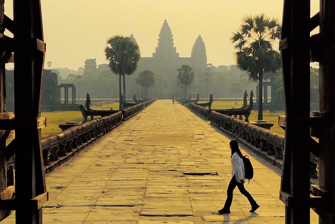 Siem Reap Private Day Tour: Angkor Wat Sunrise, Bayon & Ta Prohm - Bayon and the famous smiling faces