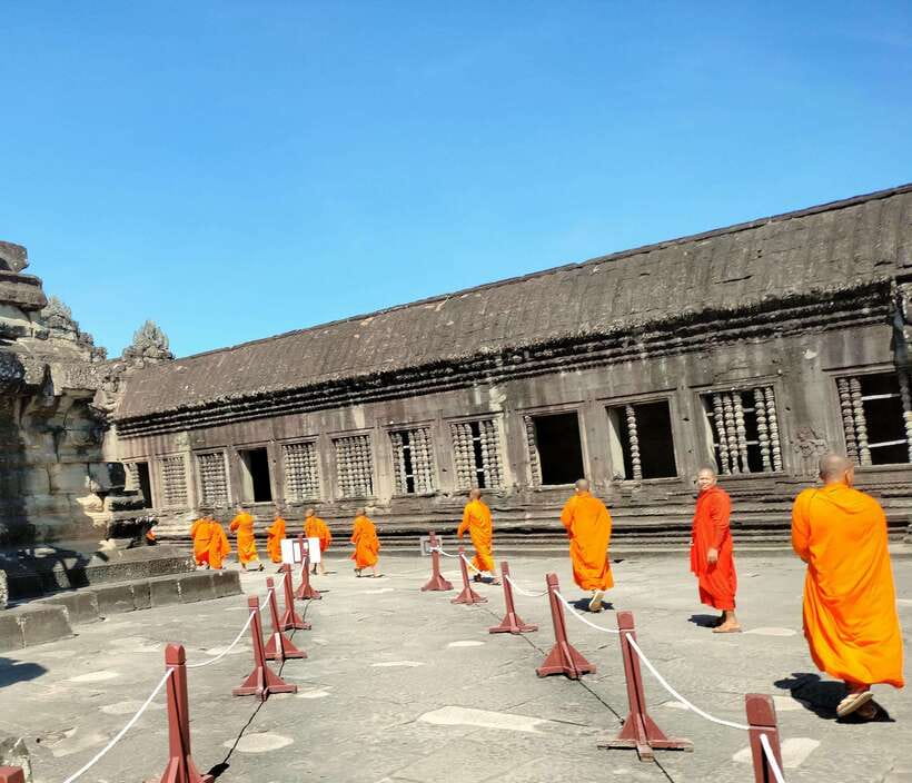 Siem Reap Private Tour: Angkor Wat Sunrise And Banteay Srei - What the guide and driver add