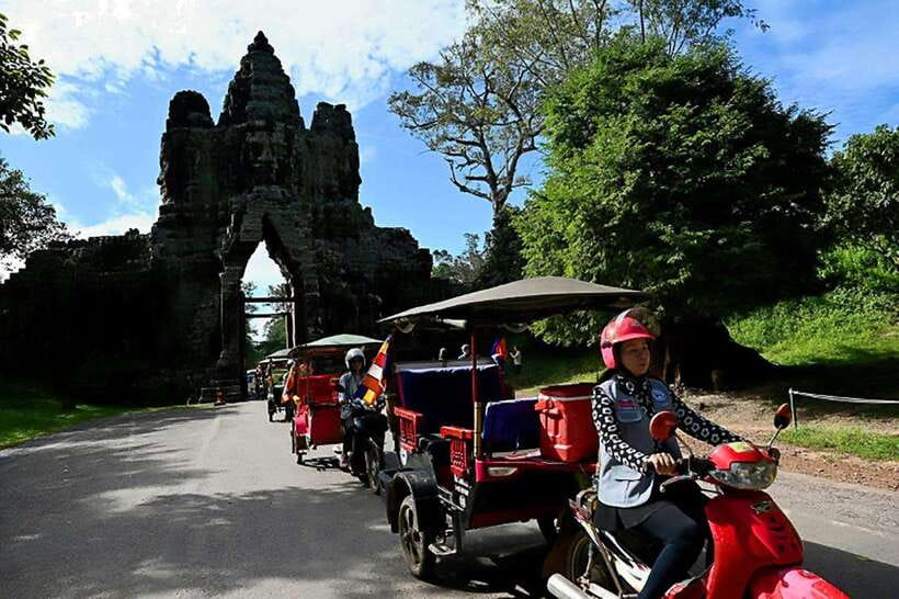 Siem Reap : Private Tuk-Tuk Tour of the Magnificent Temples. - Angkor Thom and the many faces of Bayon