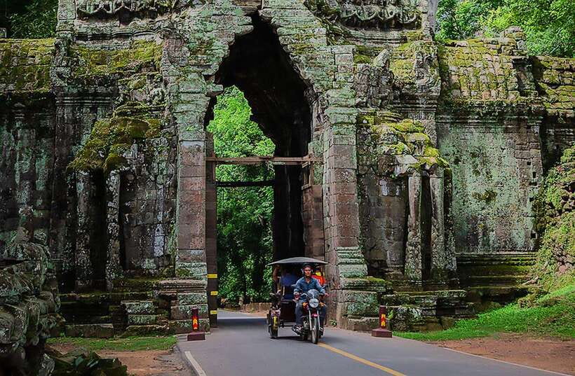 Siem Reap : Private Tuk-Tuk Tour of the Magnificent Temples. - Lunch is simple, local, and not included