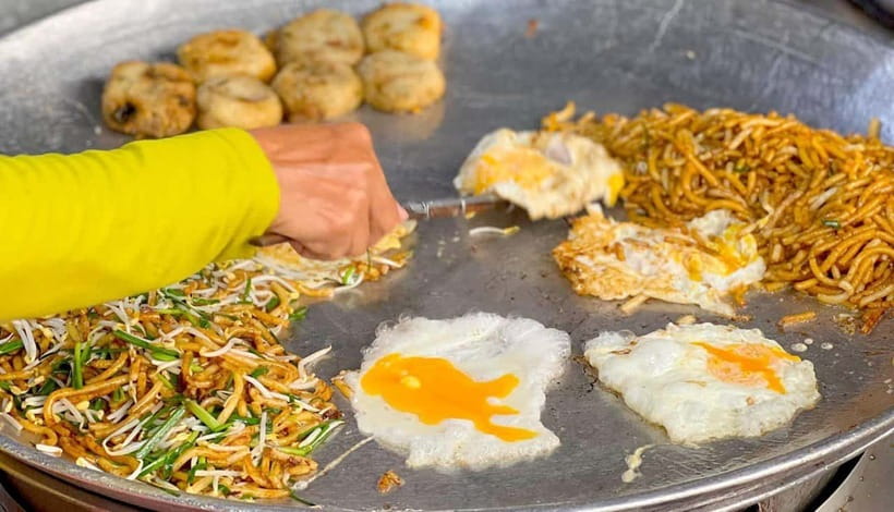 Siem Reap: Small Group Street Food Tour with Tuk-Tuk Ride - Three eating places, then the night market