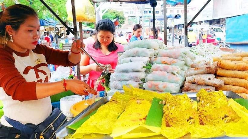 Siem Reap Street Foods Tour by Tuk Tuk with Personal Guide - A quick stop at the flower shop