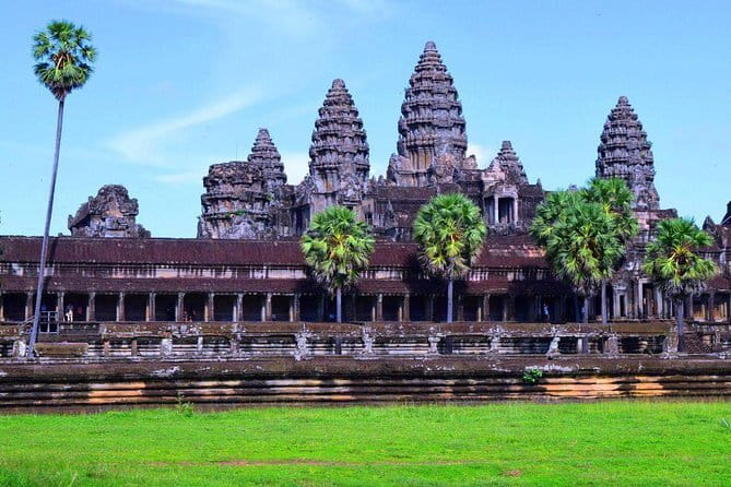 Siem Reap Sunrise Private Tour - Banteay Kdei closes the temple circuit