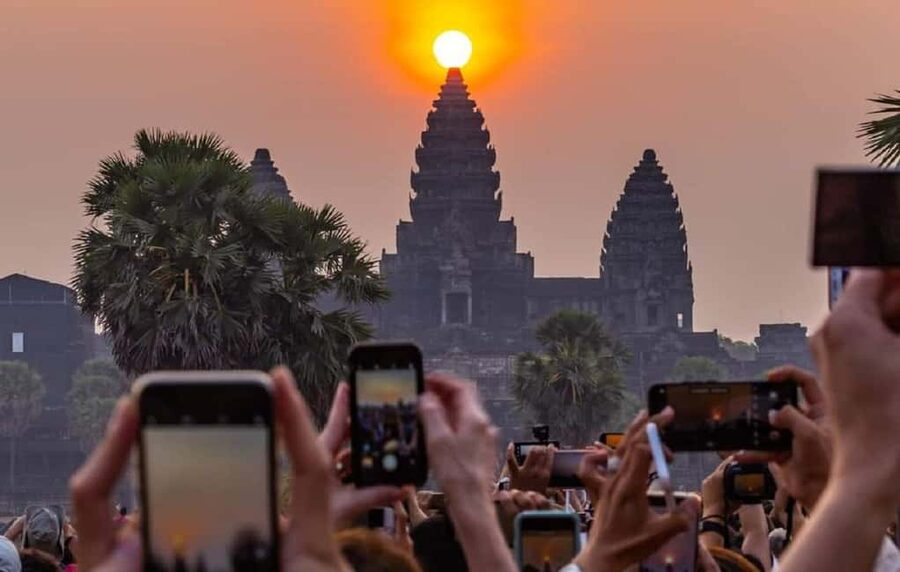 Siem Reap Temple Tour 2-Day with Sunrise/Sunset - The Roluos Group and sunset at Bakong