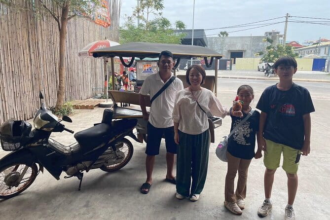 Siem Reap Temple Tuktuk Tour: Explore Angkor Wat and beyond. - Bayon’s smiling stone faces and Angkor Thom