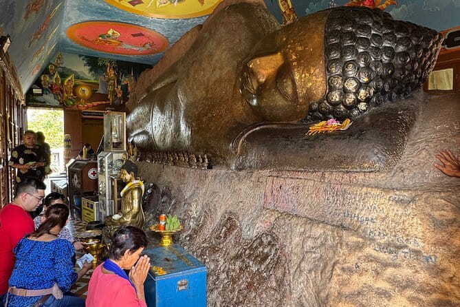 Siem Reap to Phnom Kulen: Waterfalls & 1000 Lingas Tour - A local lunch and the return toward Siem Reap