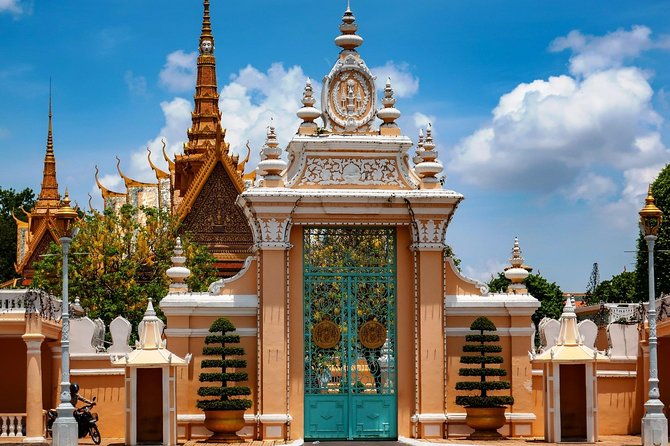 Siem Reap to Phnom Penh by Private Car or Minivan - Kompong Kdei Bridge and Older Roadside Sights