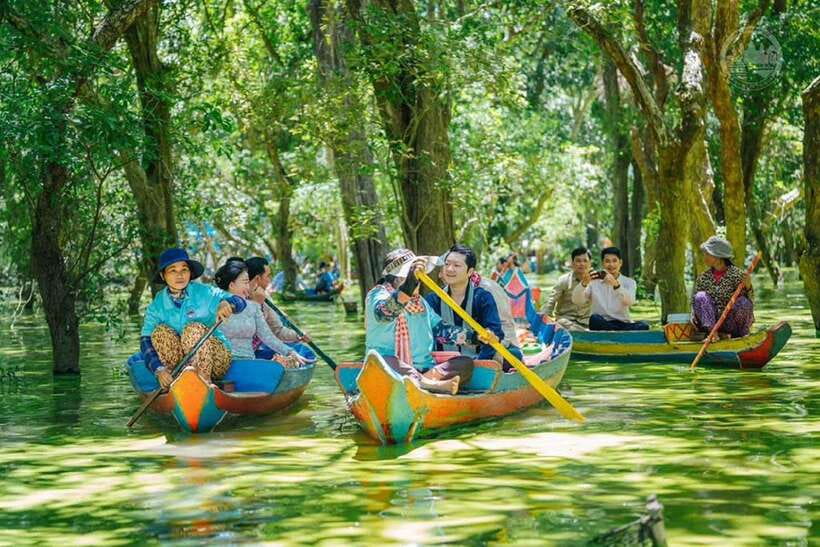 Siem Reap: Tonle Sap, Kampong Phluk & Floating Village Tour - Arriving at the stilt houses of Kampong Phluk