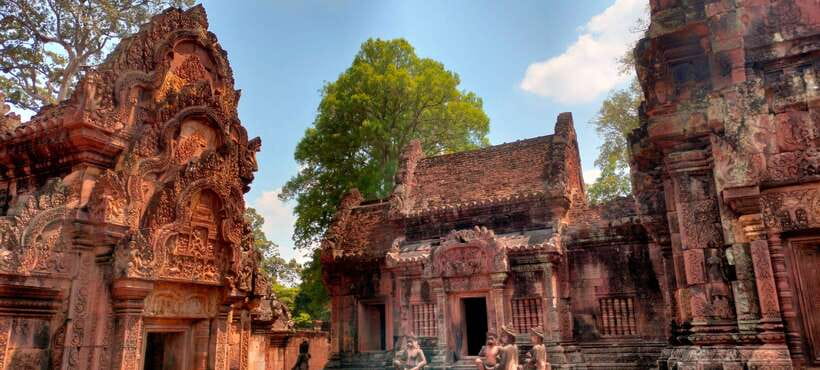 Siem Reap Tour Guide: Angkor Wat Sunrise Tour & Beng Mealea - Banteay Srei and its fine carvings