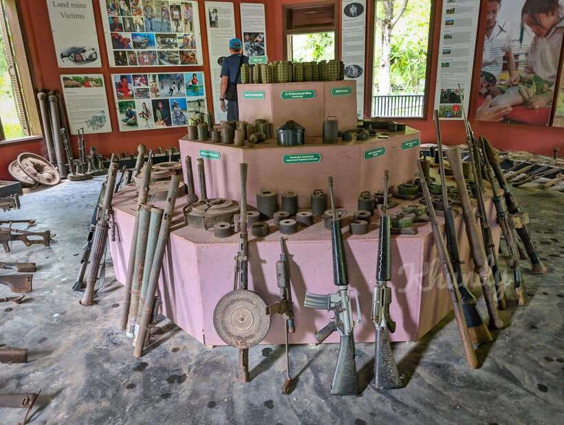 Siem Reap: War Museum included Ticket & Free Round trip - Walking through the open-air vehicle collection