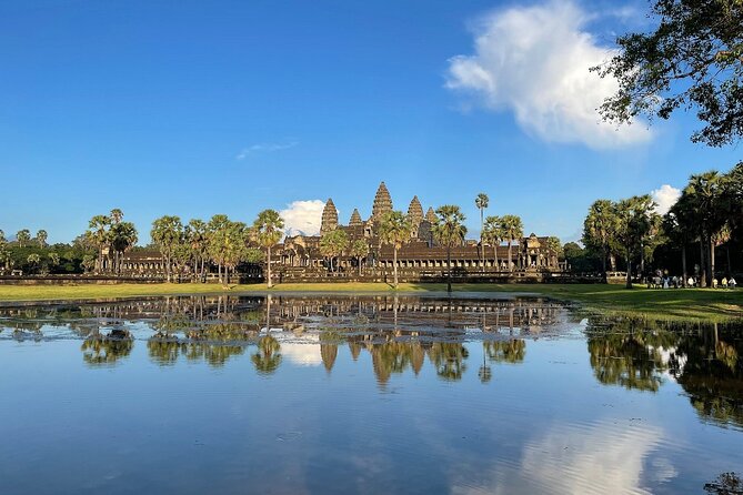 Special Angkor Wat Half Day Tour - Entering Angkor Wat, the great Khmer temple