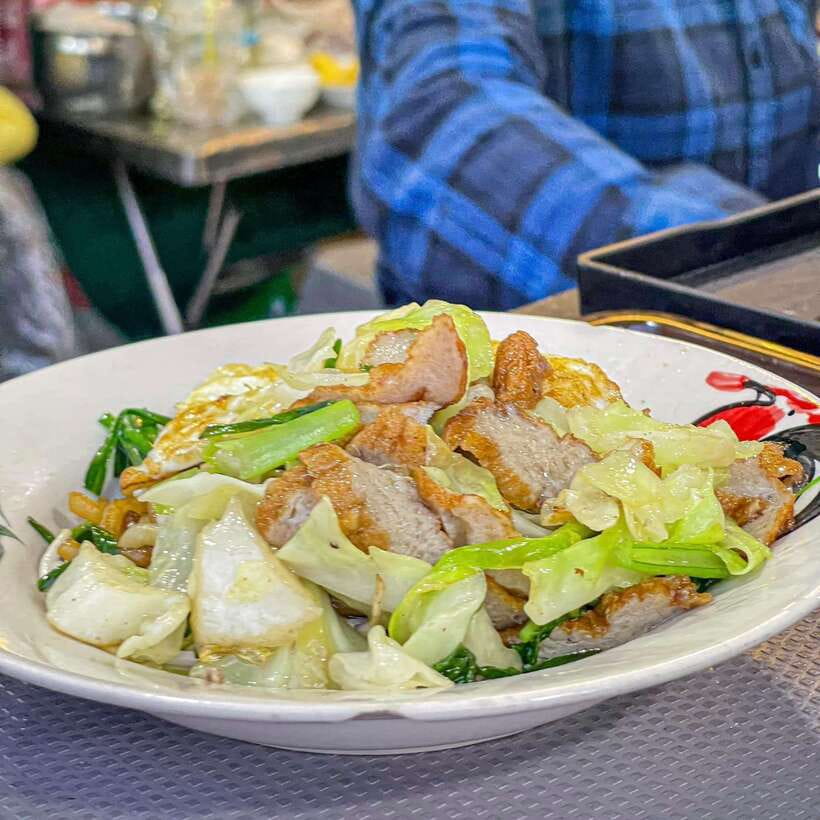 Street Food Tour and Phare Circus with Tuk-Tuk Transfers - Guides can make or break the food stops