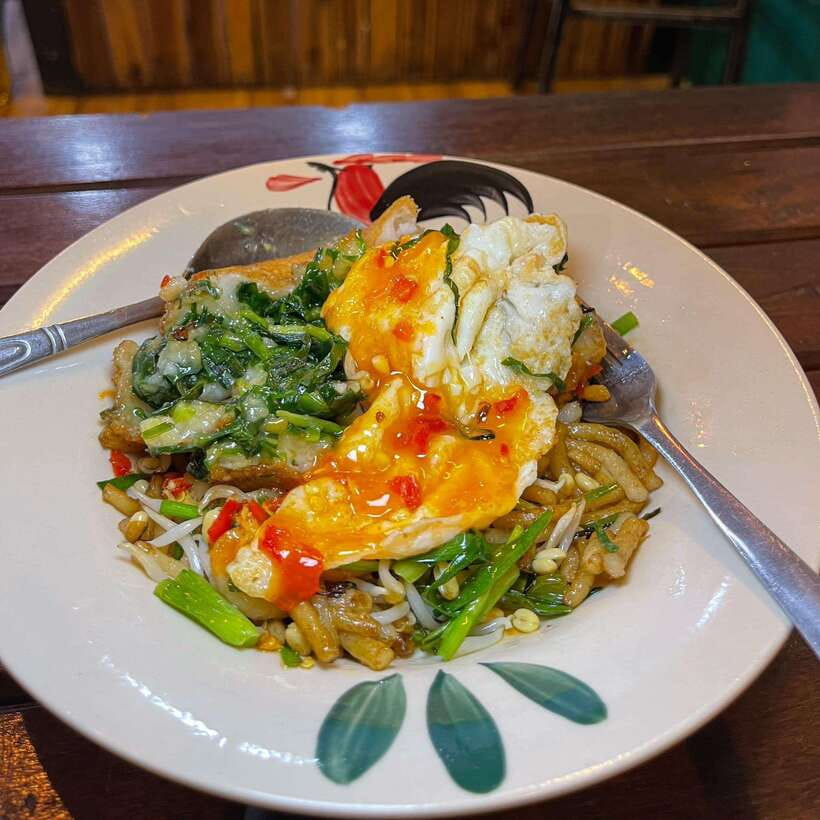 Street Food Tour and Phare Circus with Tuk-Tuk Transfers - A drink at the Old Wooden House