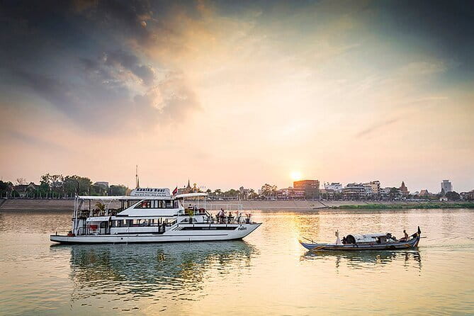 Sunset Cruise on the Mekong with Kanika Boat - A low-cost way to see Phnom Penh from the water