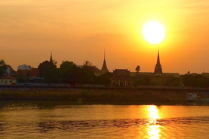 Sunset Cruise with unlimited beer & soft drinks -English speaking guide on board - Fishing villages, stilted houses, and riverbank life