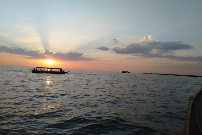 Sunset Dinner and drinks includes a Floating Village cruise tour. - Safety and comfort points to check