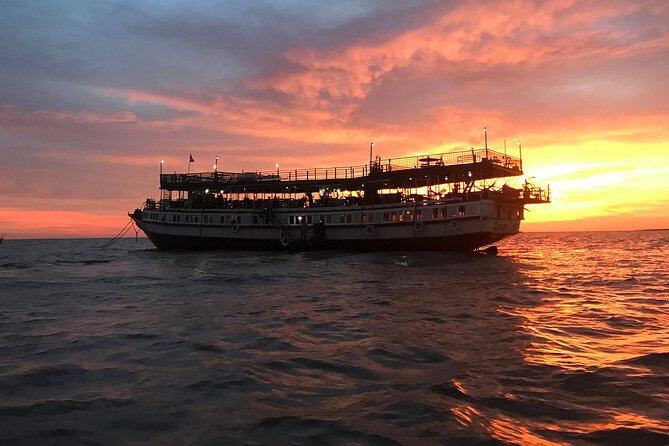 Sunset Dinner and drinks includes a Floating Village cruise tour. - The 10-minute lotus farm stop