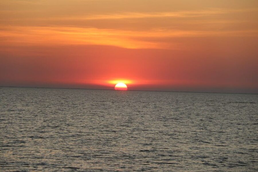 Sunset Dinner Tour: Tonle Sap Lake Floating Village - Dinner aboard the century-old Queen Tara