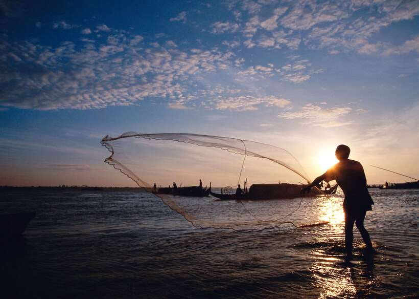 Sunset Dinner Tour: Tonle Sap Lake Floating Village - Watching the sun disappear over Tonle Sap