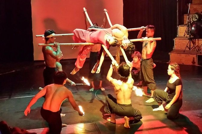 The Cambodia Circus, Phare At 19:00 PM - The 7 p.m. arrival and first moments