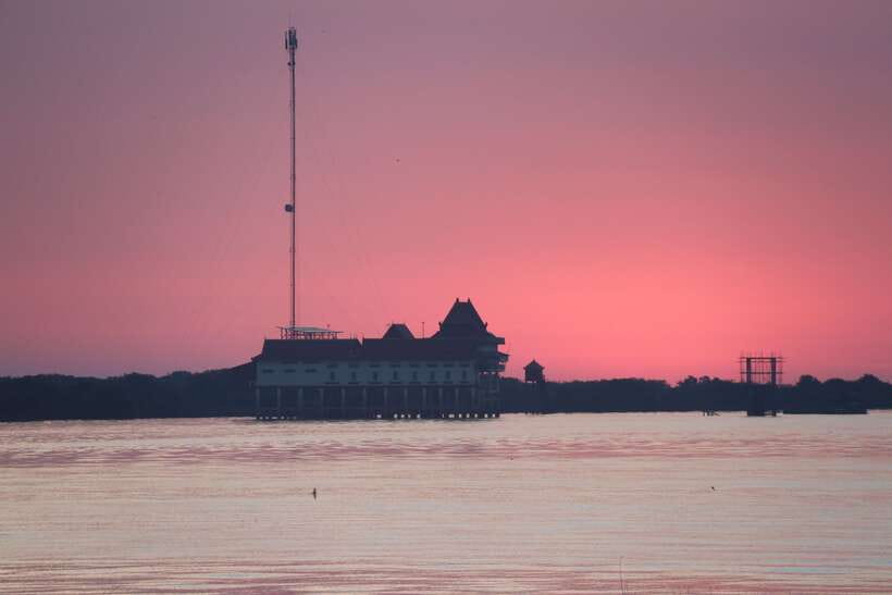Tonle Sap Cruise & land Tour between Phnom Penh & Siem Reap - Pickup begins simply, but allow for a long day