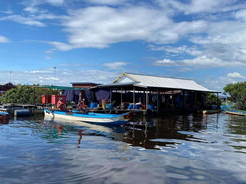 Tonle sap, Kompong Phluk (Floating village) Private Tour - Entering the floating forest by small boat