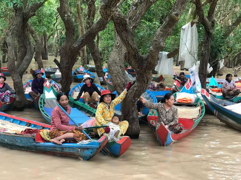Tonle Sap Tour of Kompong Phluk Village & Evening Food tour - Siem Reap Night Market food walk