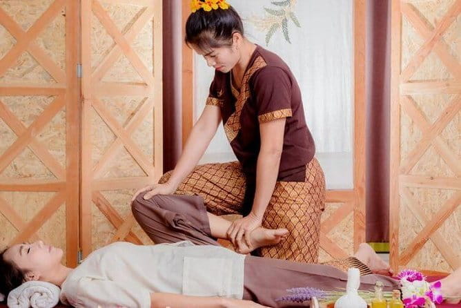 Traditional Head, Back & Shoulder Massage in Siem Reap - The Therapists and the Human Touch
