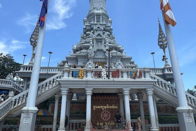 Udong Old Capital Tour - Walking down to a Khmer food shop
