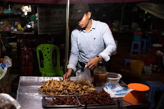 Ultimate Phnom Penh Food Tour by Tuk Tuk: 20 Tastings and Drinks - Wat Botum Park: a family shop and cold drinks