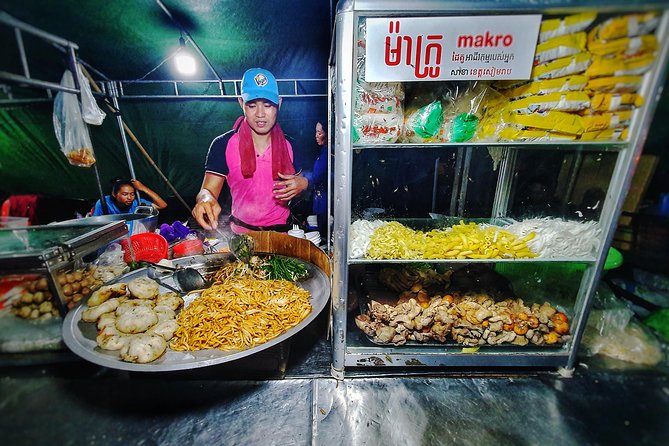 Ultimate Siem Reap Food Tour (10 Locals Tasting with Drinks & Transport) - The Siem Reap night market after dark